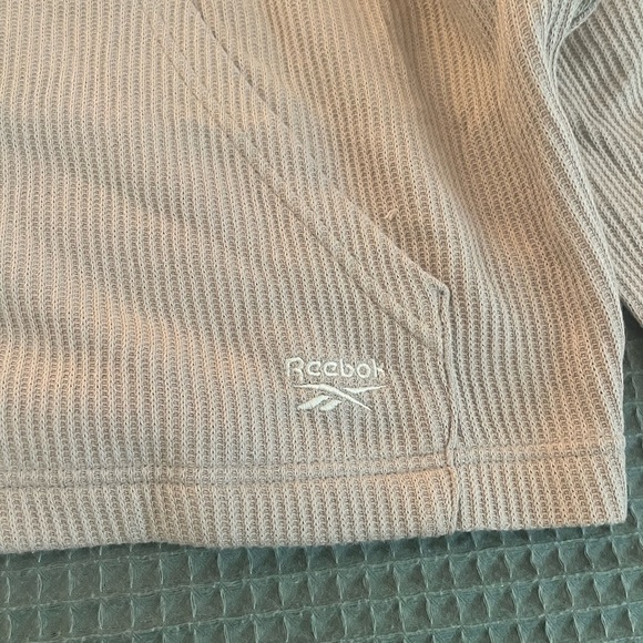 Reebok Classics Wardrobe Essentials Waffle Cover-Up Women Medium NWT Color Ash - Picture 5 of 7